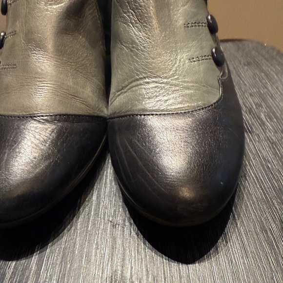 BeautyFeel Retro-Look Black and Grey Leather Cushioned Comfort Heels Sz 6-6.5 W - Picture 14 of 15